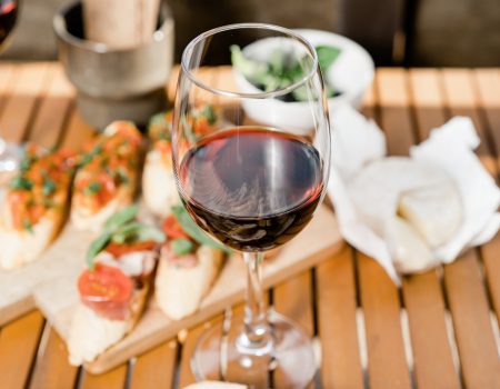 glass-with-red-wine-and-antipasto-on-background_t20_2WxEeP