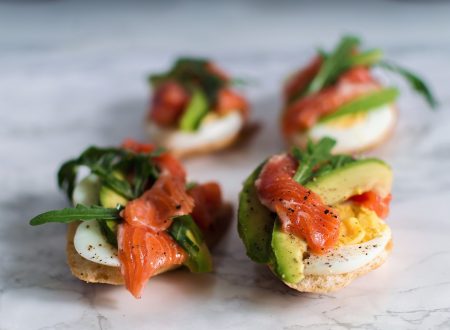 open-faced-sandwiches-on-marble-background-french-baguette-with-salmon-avocado-eggs-and-arugula_t20_OpBNw8